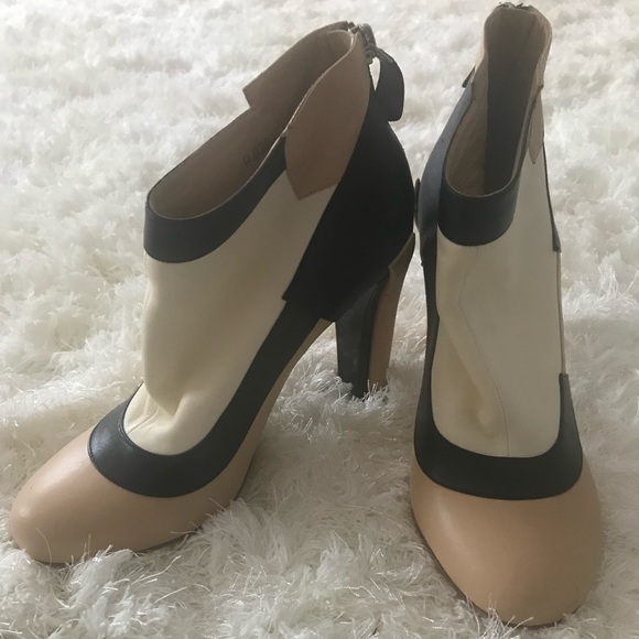 CHANEL booties fit more like 7🦋 - Picture 3 of 8